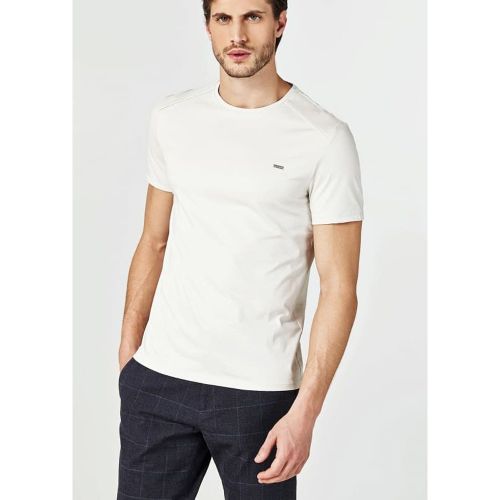 Camiseta Plaquita Logo - Guess - Modalova
