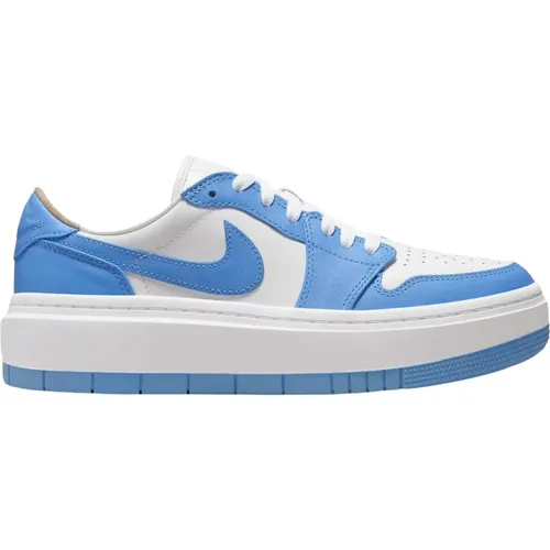 Limited Edition Elevate Low SE University , male, Sizes: 8 1/2 UK, 9 UK, 4 UK, 4 1/2 UK, 6 UK, 2 1/2 UK, 7 UK, 2 UK, 5 UK, 10 1/2 UK, 3 1/2 UK, 6 1/2 - Nike - Modalova