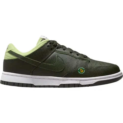 Limited Edition Avocado Dunk Low , male, Sizes: 10 UK, 6 UK, 1 1/2 UK, 10 1/2 UK, 9 UK, 2 UK, 2 1/2 UK, 5 UK, 8 UK, 6 1/2 UK, 4 UK, 8 1/2 UK, 4 1/2 UK - Nike - Modalova