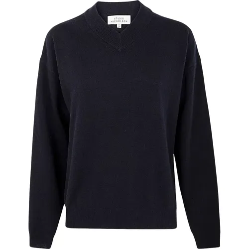 Dunkelste Navy V-Ausschnitt Pullover - Studio Nicholson - Modalova