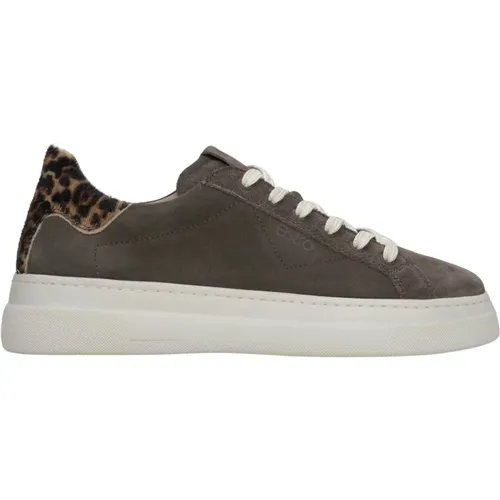 Women`s Grey Sneakers with an Animal Print made of Genuine Italian Velour Er00115716 , female, Sizes: 3 UK, 4 UK - Estro - Modalova