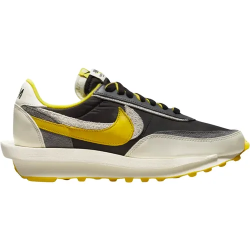 Limited Edition LD Waffle sacai Bright , male, Sizes: 7 UK, 9 UK, 10 1/2 UK, 6 1/2 UK, 2 UK, 8 1/2 UK, 11 1/2 UK, 3 1/2 UK, 4 UK, 8 UK, 11 UK, 13 1/2 - Nike - Modalova