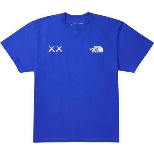 Blau/Weiß Limited Edition T-Shirt , Herren, Größe: L - Kaws - Modalova