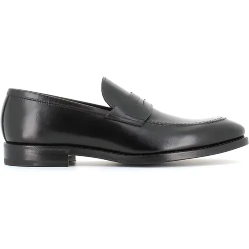 Classic Leather Sandals , male, Sizes: 7 1/2 UK, 6 UK, 9 1/2 UK, 9 UK, 8 1/2 UK, 7 UK, 10 UK, 11 UK - Henderson - Modalova