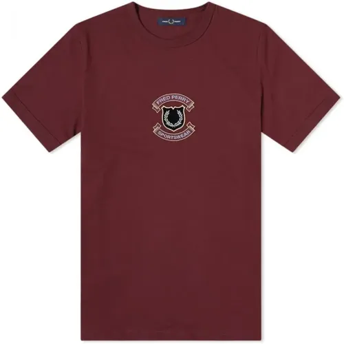 Embroidered Shield Tee in Mahogany , male, Sizes: M - Fred Perry - Modalova