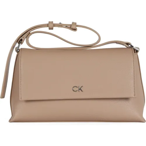 Hammered shoulder bag with logo plate , female, Sizes: ONE SIZE - Calvin Klein - Modalova