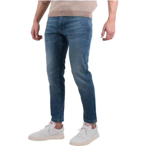 Verbessere dein Denim-Spiel mit Slim-Fit Jeans - drykorn - Modalova