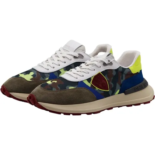 Camouflage Low Men Sneaker with Colorful Design , male, Sizes: 10 UK - Philippe Model - Modalova