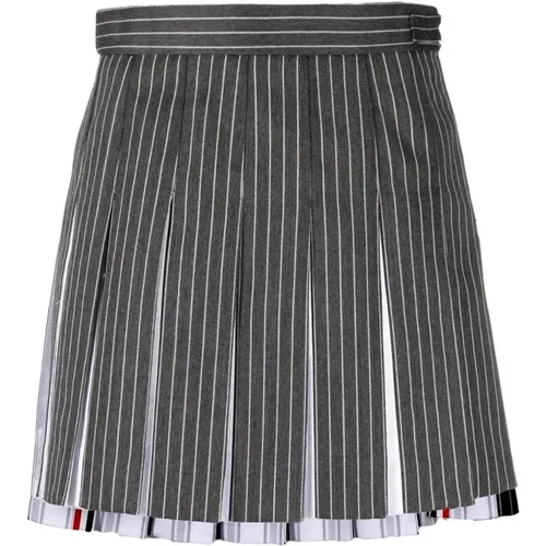 Logoed Skirt with Pleated Design , female, Sizes: 2XS - Thom Browne - Modalova