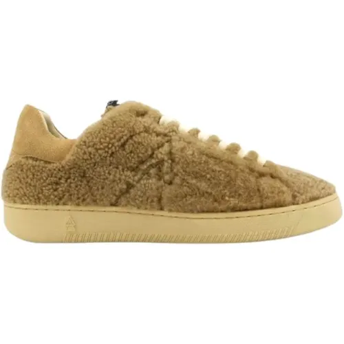 Fur sneaker - Camel synthetic fur , female, Sizes: 7 UK, 4 UK, 5 UK, 8 UK - Elena Iachi - Modalova