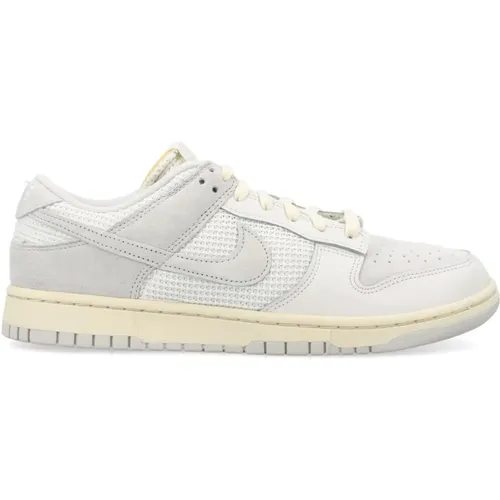 Low Dunk Sneakers , male, Sizes: 6 UK, 7 1/2 UK, 8 1/2 UK, 5 UK, 6 1/2 UK, 10 1/2 UK, 9 1/2 UK, 3 1/2 UK, 9 UK, 4 1/2 UK, 4 UK, 10 UK, 5 1/2 UK, 7 UK, - Nike - Modalova