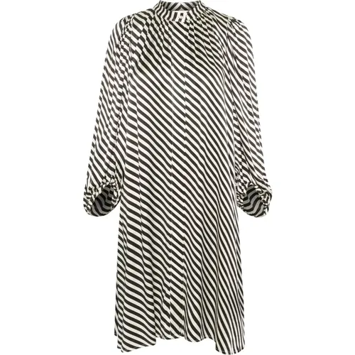 Black & White Diagonal Stripe Dress , female, Sizes: L, 2XL - Soaked in Luxury - Modalova