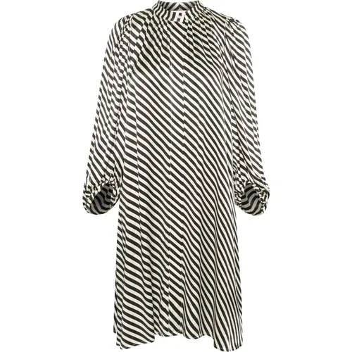 Black & White Diagonal Stripe Dress , female, Sizes: L, M, XS, S, 2XL - Soaked in Luxury - Modalova