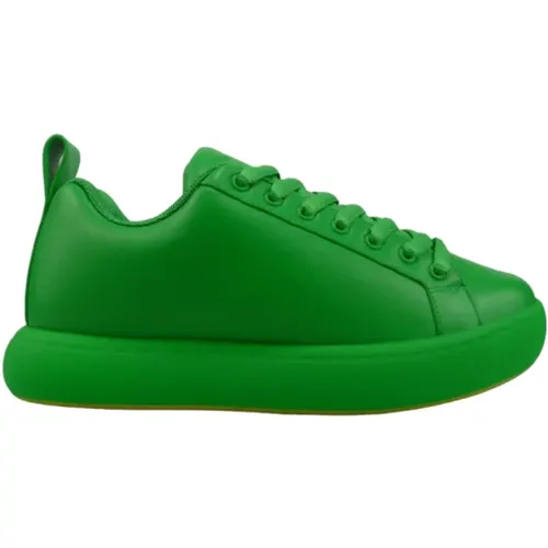 Grüne Sneakers für Stilvolle Outfits - Bottega Veneta - Modalova