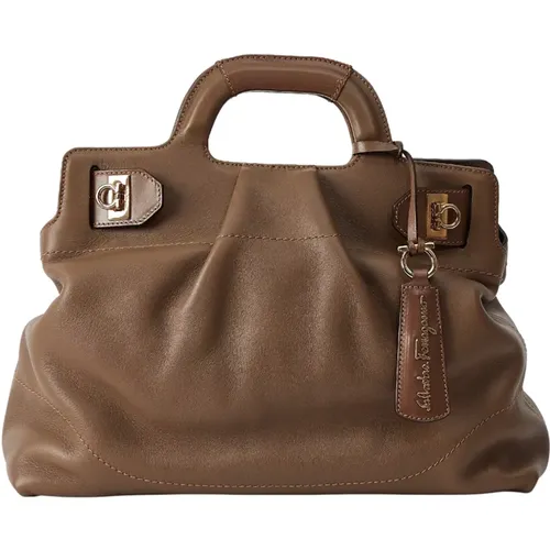 Handtasche, Elegantes und Raffiniertes Leder mit Goldfarbenen Metall-Details - Salvatore Ferragamo - Modalova