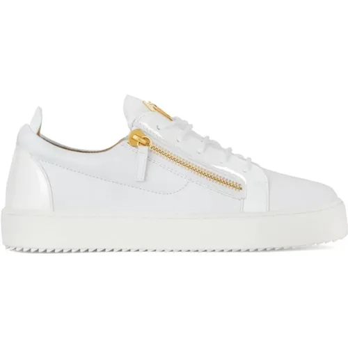 Signature Sneakers with Gold Detail , male, Sizes: 8 1/2 UK, 7 1/2 UK, 10 UK, 6 UK, 9 1/2 UK, 9 UK, 7 UK, 8 UK - giuseppe zanotti - Modalova