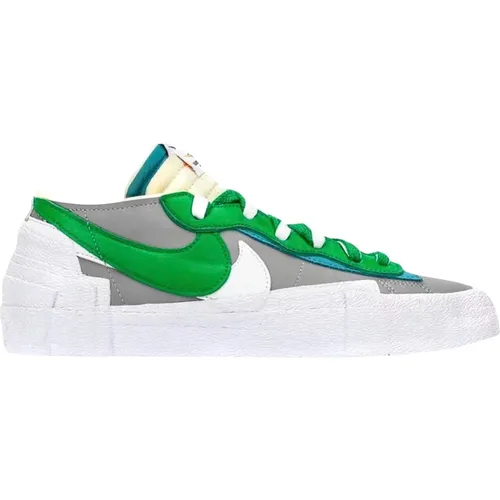 Limited Edition Blazer Low Sacai Green , male, Sizes: 4 1/2 UK, 15 1/2 UK, 10 1/2 UK, 14 1/2 UK, 8 1/2 UK, 13 1/2 UK, 12 UK, 9 UK, 3 1/2 UK, 4 UK, 11 - Nike - Modalova