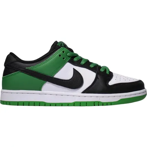 Classic Green Limited Edition Sneakers , male, Sizes: 2 UK, 8 UK, 12 UK, 13 1/2 UK, 8 1/2 UK, 6 1/2 UK, 15 1/2 UK, 5 UK, 3 1/2 UK, 11 1/2 UK, 9 UK, 2 - Nike - Modalova