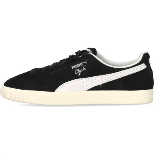 Clyde Hairy Suede Low Shoe /Ivory , male, Sizes: 11 UK, 10 UK, 12 UK, 6 UK, 8 UK, 8 1/2 UK, 7 UK - Puma - Modalova