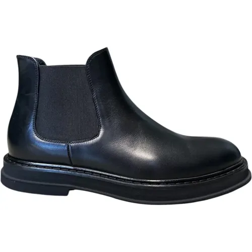 Beatles Style Brushed Calf Boot , male, Sizes: 10 UK, 7 1/2 UK, 6 1/2 UK, 7 UK, 8 1/2 UK, 6 UK, 8 UK - Doucal's - Modalova