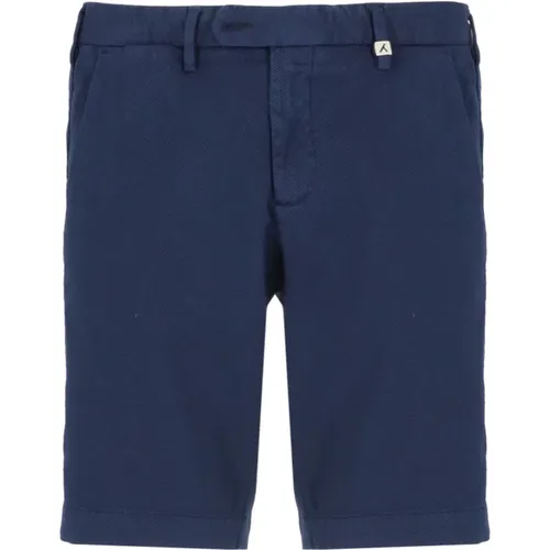 Blaue Baumwoll-Bermuda-Shorts mit Taschen , Herren, Größe: M - Myths - Modalova