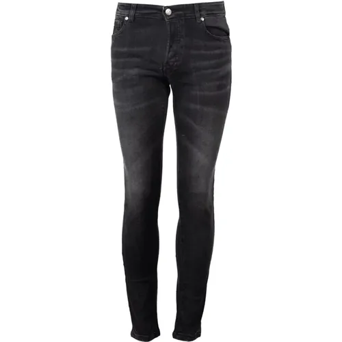 Slim Fit Jeans mit Logo-Knöpfen - John Richmond - Modalova