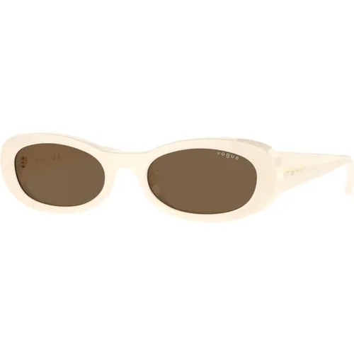 Contemporary Oval Sunglasses with Logo Detail , female, Sizes: 53 MM - Vogue - Modalova