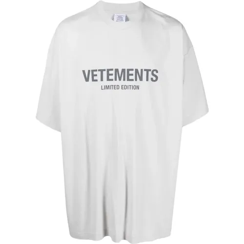 Graues T-Shirt mit Logo-Print - Vetements - Modalova
