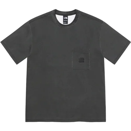Limitierte Auflage Pigmentbedrucktes Taschen-T-Shirt , Herren, Größe: L - Supreme - Modalova