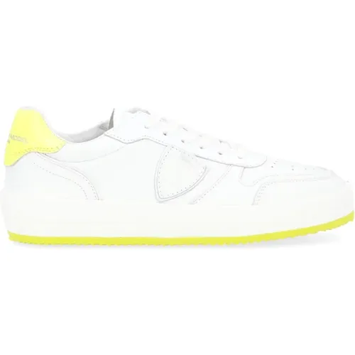 And Fluorescent Yellow Leather Sneaker , male, Sizes: 7 UK, 10 UK - Philippe Model - Modalova