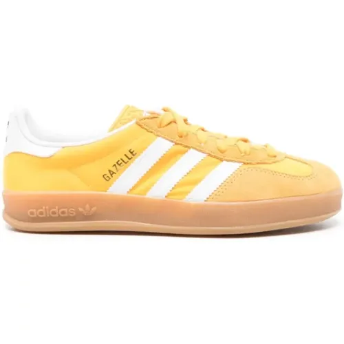 Gelbe Wildleder-Sneaker mit Weißen Details , Herren, Größe: 44 EU - Adidas - Modalova