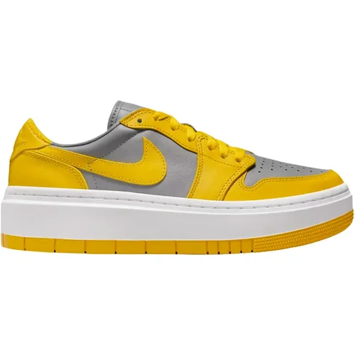 Limited Edition Elevate Low Varsity Maize Cement , male, Sizes: 10 1/2 UK, 2 1/2 UK, 9 UK, 6 1/2 UK, 8 1/2 UK, 7 UK, 1 1/2 UK, 4 1/2 UK, 10 UK, 3 1/2 - Nike - Modalova