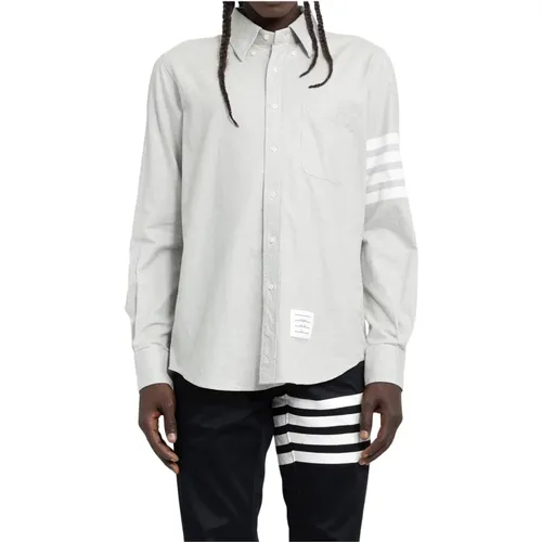 Graues Button-Down-Shirt mit Signaturstreifen - Thom Browne - Modalova