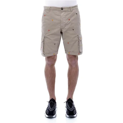 Cargo Bermuda Shorts with Embroidery , male, Sizes: 2XL, 3XL - 40Weft - Modalova