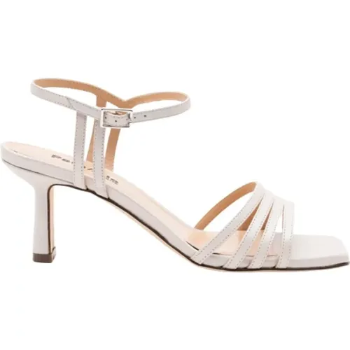 Weiße Perlenlamm-Sandale mit Mehrfachriemen , Damen, Größe: 41 EU - Parallele - Modalova