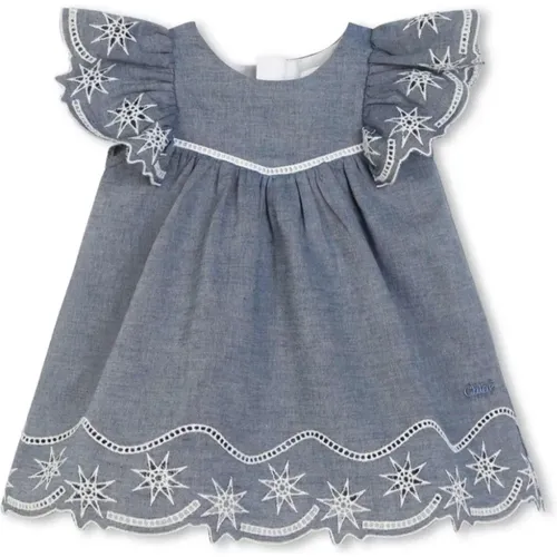 Blaues Denim Babykleid mit Bestickten Ärmeln,Blaues Baumwollärmelloses Kleid Falten Rücken Reißverschluss - Chloé - Modalova