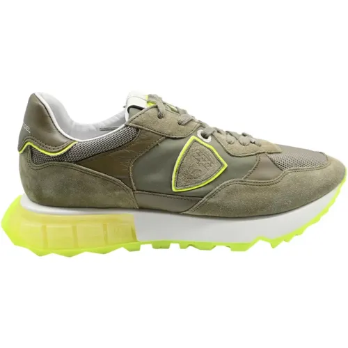 Low Neon Military Sneakers , male, Sizes: 8 UK, 5 UK - Philippe Model - Modalova