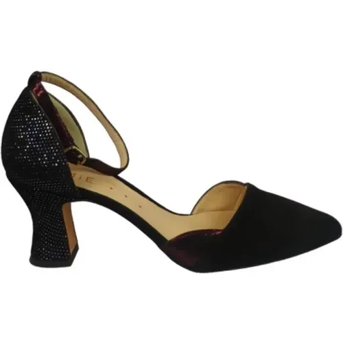 Elevate Your Style with Precision-Crafted Pumps , female, Sizes: 7 UK - Chie Mihara - Modalova