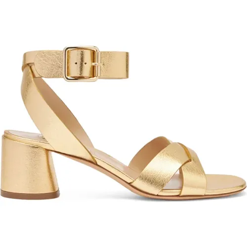 Goldene laminierte Sandale mit Cleo-Absatz,Sandals - Casadei - Modalova
