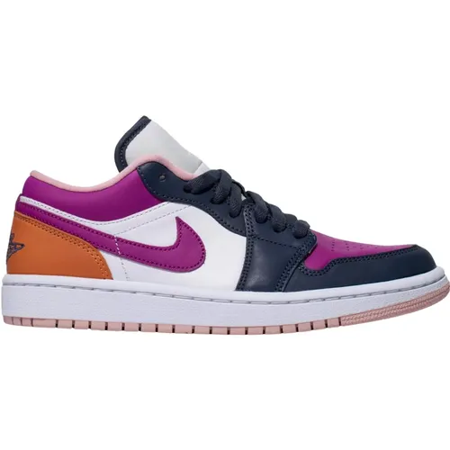 Purple Magenta Low Top Sneakers , male, Sizes: 2 UK, 4 1/2 UK, 3 1/2 UK, 10 1/2 UK, 2 1/2 UK, 4 UK, 10 UK, 5 UK, 6 UK, 8 1/2 UK, 6 1/2 UK, 8 UK, 7 UK, - Nike - Modalova