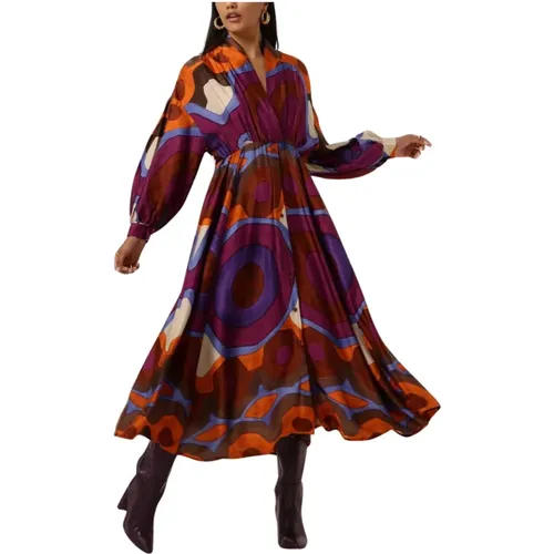 Lila Midi Kleid Kehlani Stil - Amaya Amsterdam - Modalova