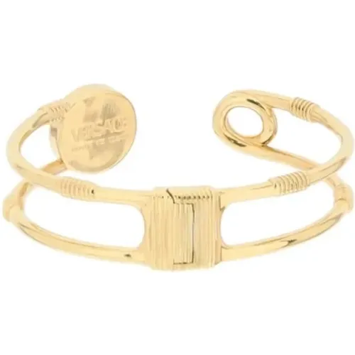 Gold-fertiges Sicherheitsnadel-Armband mit Medusa-Detail - Versace - Modalova