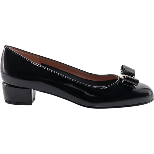 Schwarze Pumps mit ikonischem Vara-Bogen - Salvatore Ferragamo - Modalova