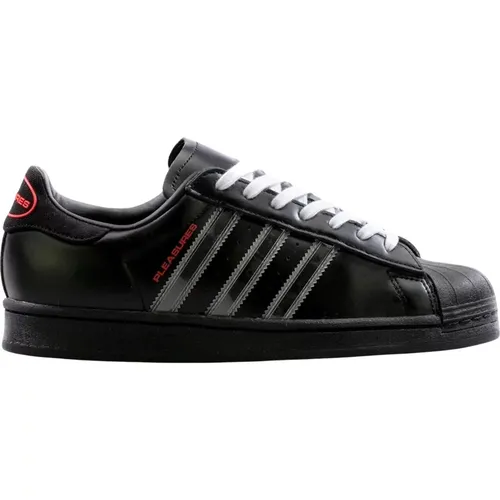 Limited Edition Superstar Pleasures Sneaker , male, Sizes: 10 2/3 UK, 5 1/3 UK, 2 2/3 UK, 2 UK, 8 2/3 UK, 13 1/3 UK - Adidas - Modalova