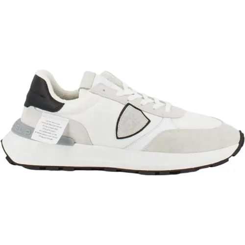 Beige Antibes Mondial Sneakers for Men , male, Sizes: 6 UK, 5 UK, 7 UK, 9 UK, 11 UK, 8 UK - Philippe Model - Modalova