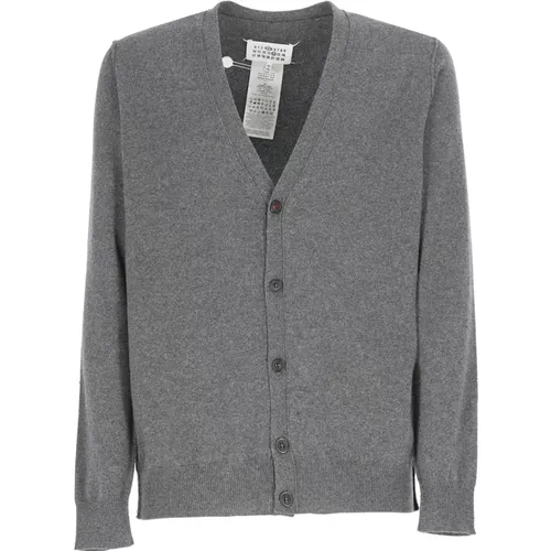 Grauer Cashmere Cardigan - V-Ausschnitt - Langarm - Knopfverschluss - Ikonische Margiela-Naht - Maison Margiela - Modalova