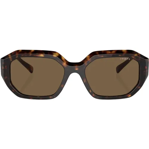 Contemporary Irregular Sunglasses with Bicolor Logo , female, Sizes: 54 MM - Vogue - Modalova