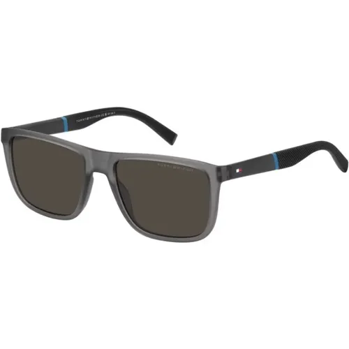 Matte Grey Sunglasses for Men , male, Sizes: 56 MM - Tommy Hilfiger - Modalova