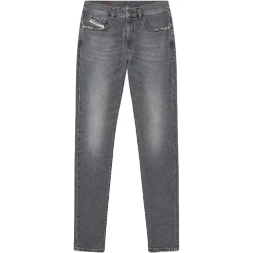 Slim Fit Jeans mit Reißverschluss , Herren, Größe: W34 - Diesel - Modalova