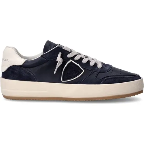 Blau Navy Leder Sneakers mit Weißem Spoiler,Blaue Ledersneaker mit Kontrastabzeichen - Philippe Model - Modalova